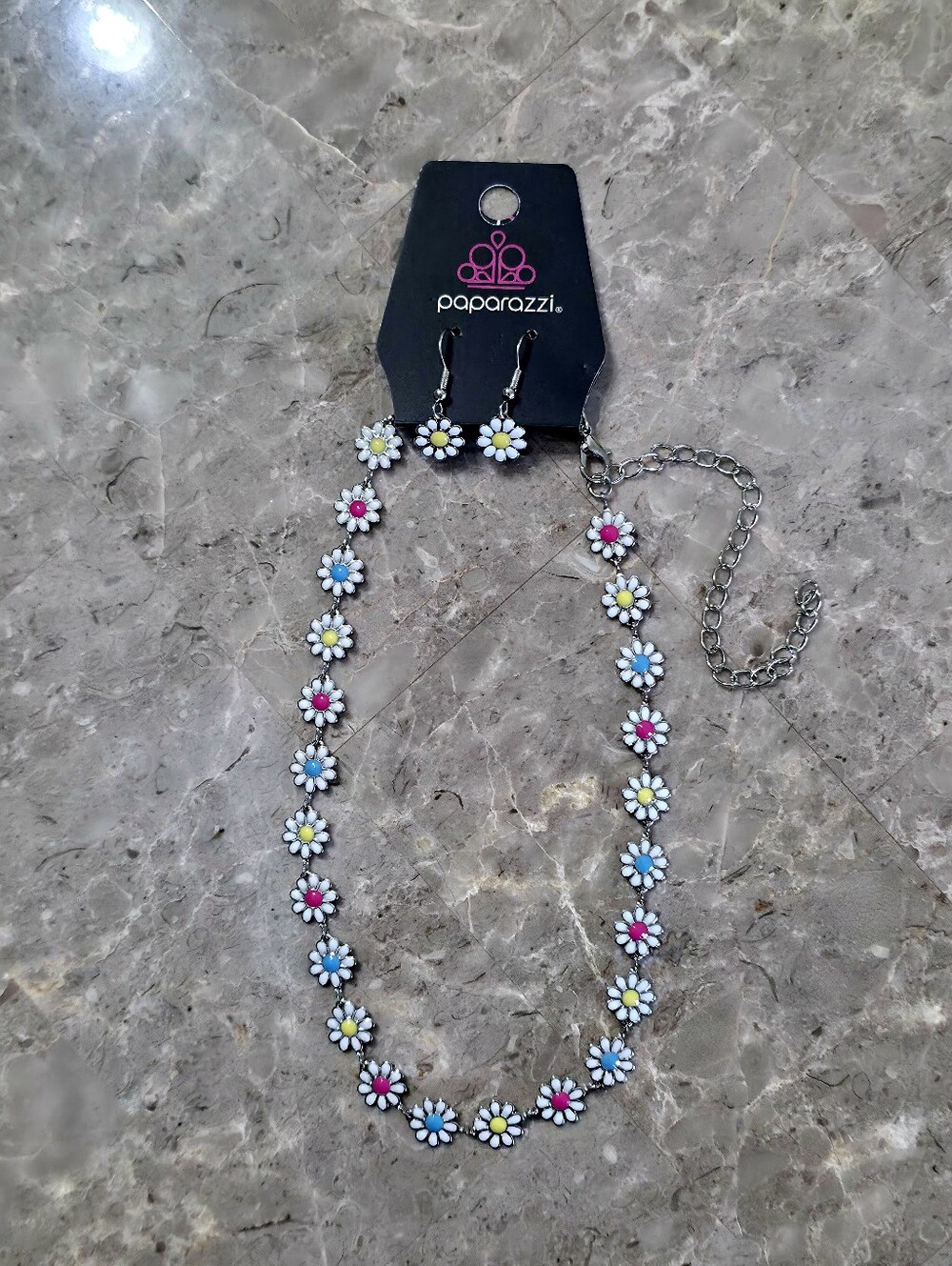 Paparazzi | Floral Falsetto White Choker Set